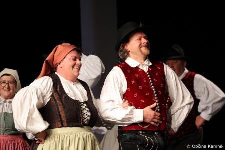 Ples in glasba izpod kamniških planin v izvedbi Folklorne skupine Kamnik in njihovih prijateljev  (36)